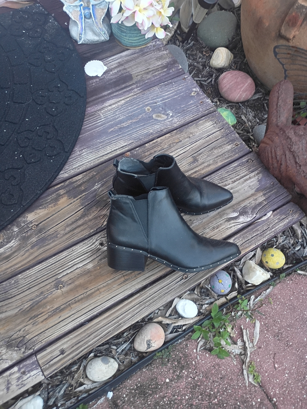 Women’s Black Ankle Booties with Stud Trim Bar III Size 7